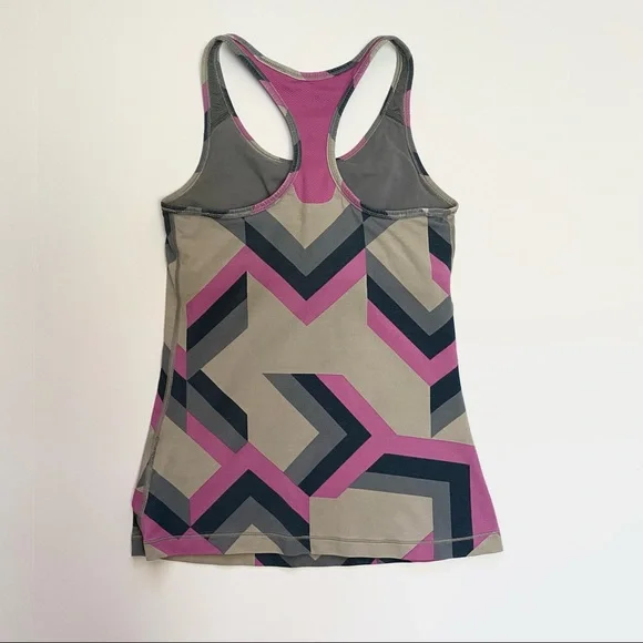 Nike Women’s Dry Fit Tank: size small - Picture 2 of 4